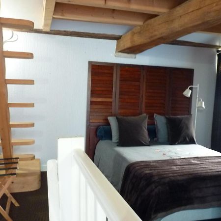La Petite Maison Carre Talant Bagian luar foto