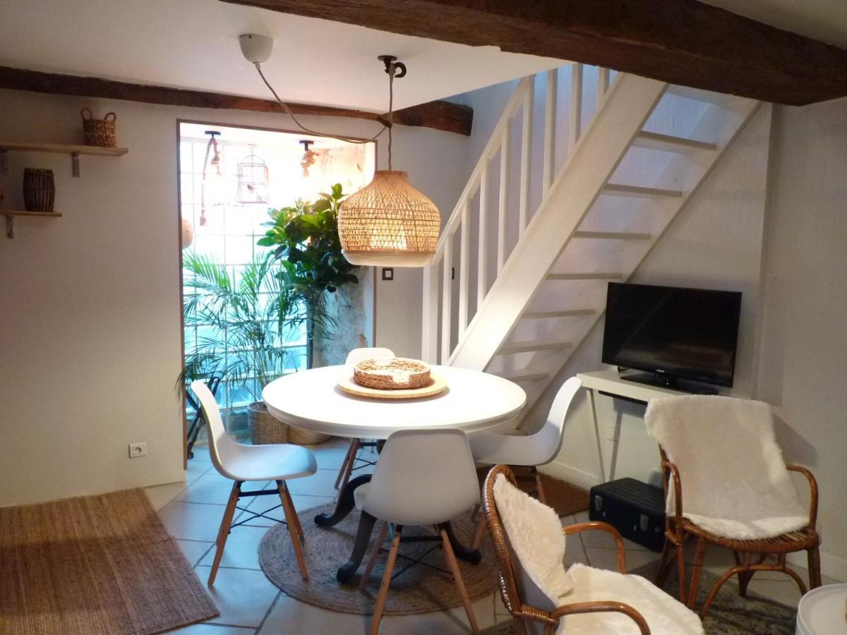 La Petite Maison Carre Talant Bagian luar foto